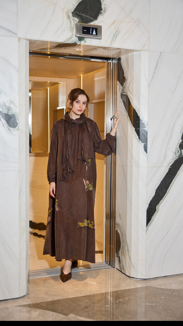 MissWhence UAE V3310 plus-size maxi dress, original MissWhence gallery photograph 3